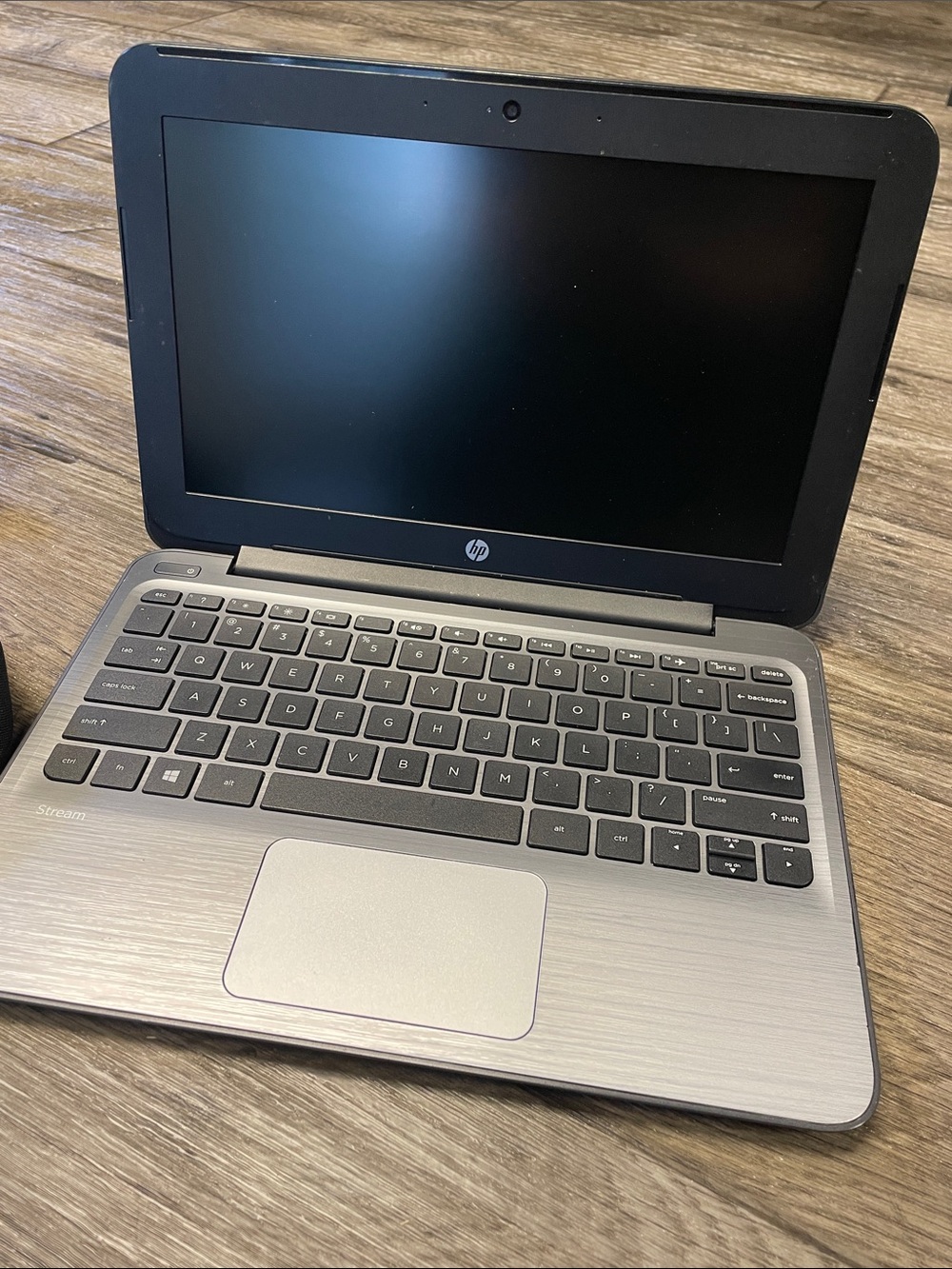HP Stream 11 Pro G2 Laptop in Black with Carry Case - Picture 2 of 3